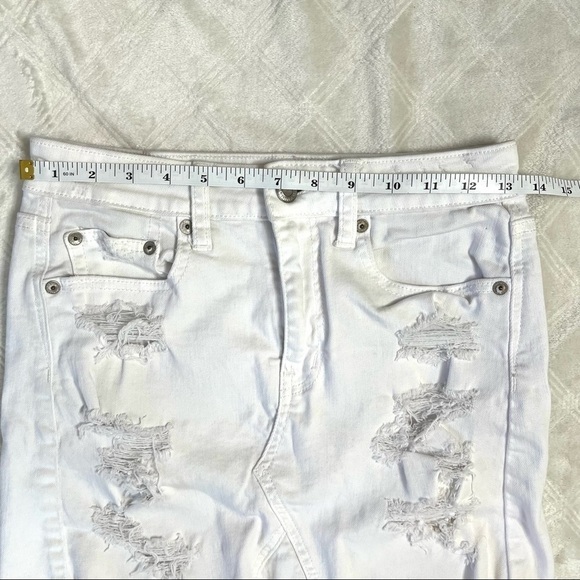 Y2K American Eagle High Rise Distressed Frayed White Denim Jean Mini Skirt Sz 2 - Picture 7 of 16